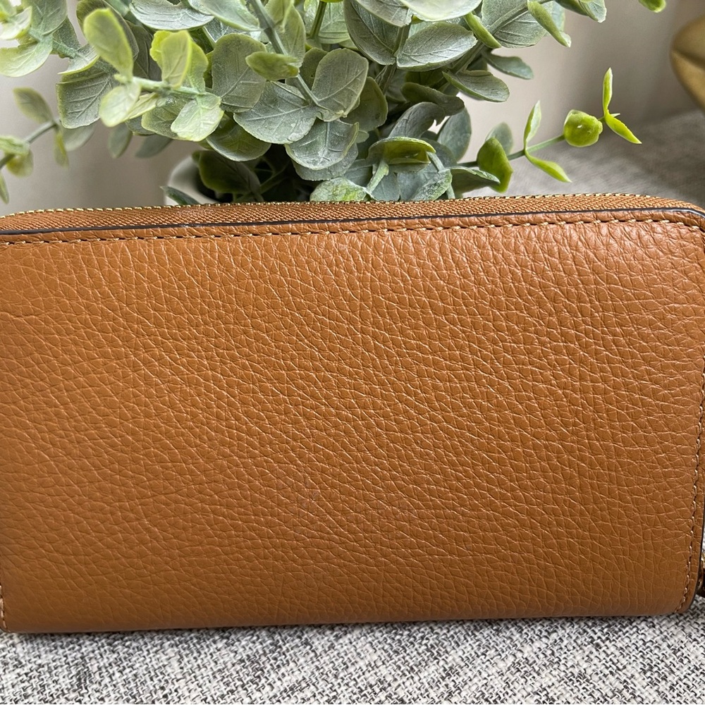 $99(BrandNew)Coach Medium Id Zip Wallet with Diary Embroidery - Picture 7 of 8